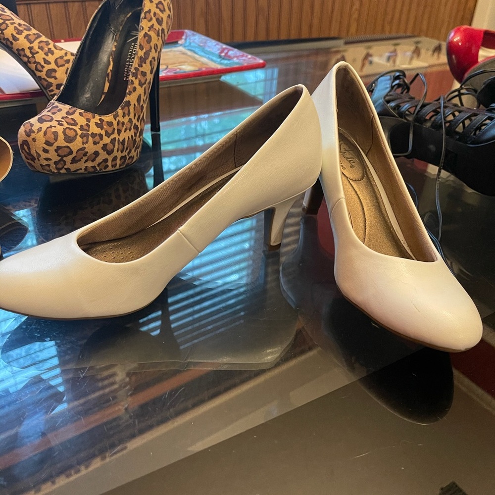 Shoes - Picture 6 of 8